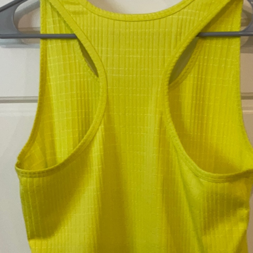 Reebok running/workout top - Picture 3 of 4